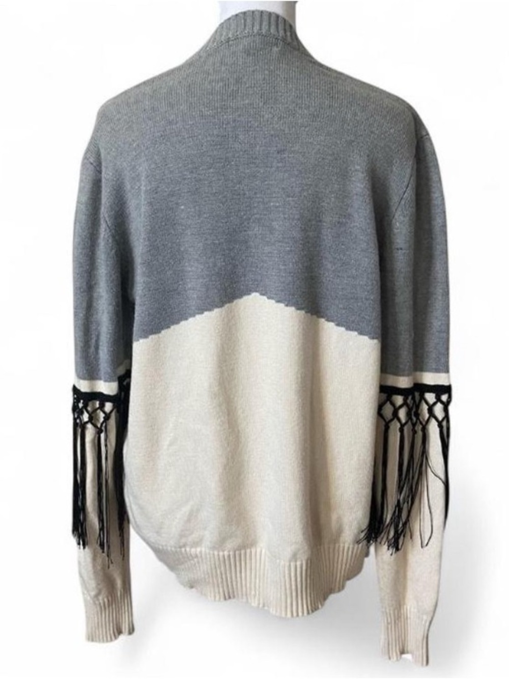 Neiman Marcus Gray Cream Colorblock Fringe Crewneck Sweater size Large - Picture 4 of 9